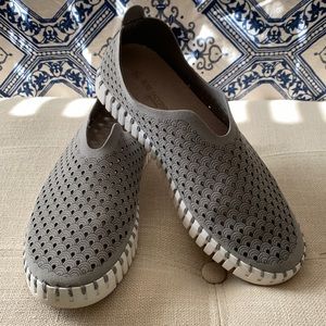 Isle Jacobsen slip on shoes